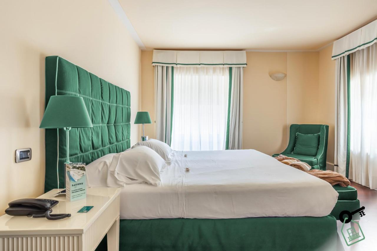 Hotel Rooms 利沃诺 外观 照片